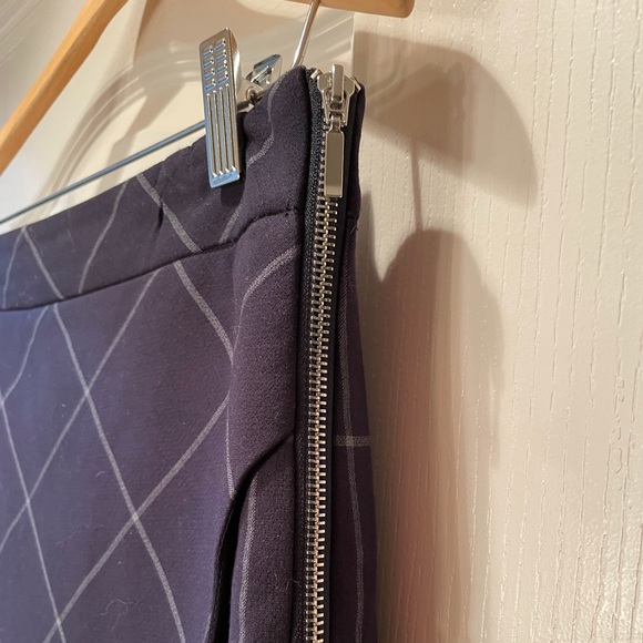 Paraphrase - Navy Skirt - Picture 4 of 6